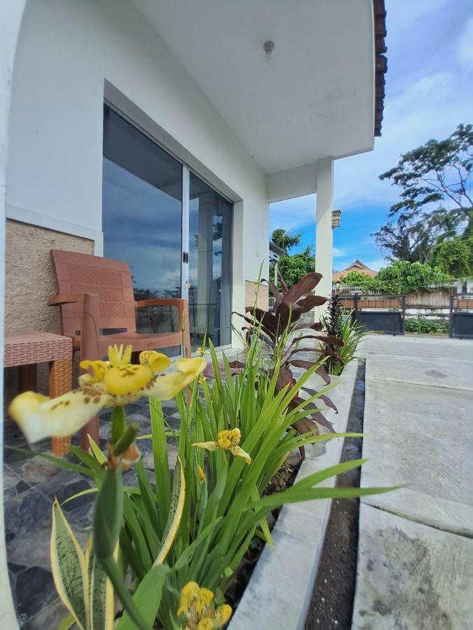 Robiu Bed & Breakfast บันยูวังงี ภายนอก รูปภาพ